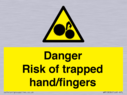 danger-risk-of-trapped-handfingers~